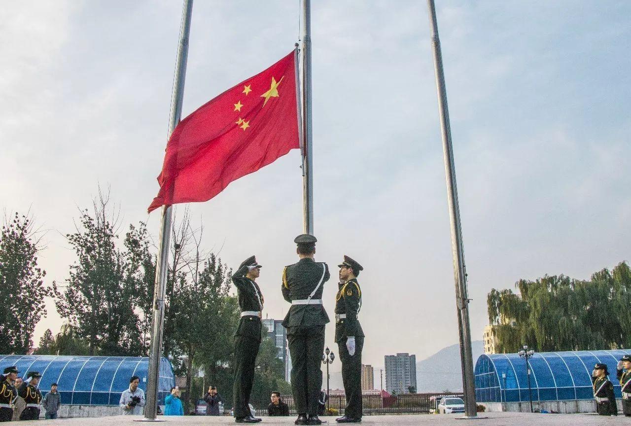铜警快讯丨蟊贼“四顾”商铺 民警雷霆出击破案