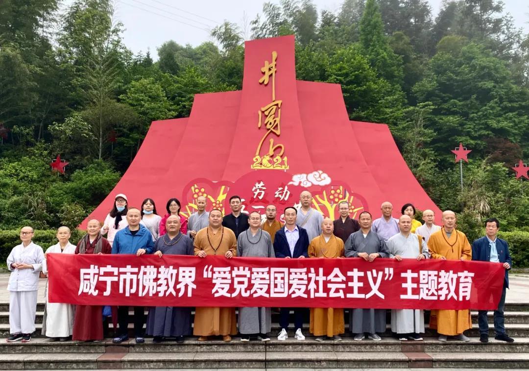 逃离棕榈树森林